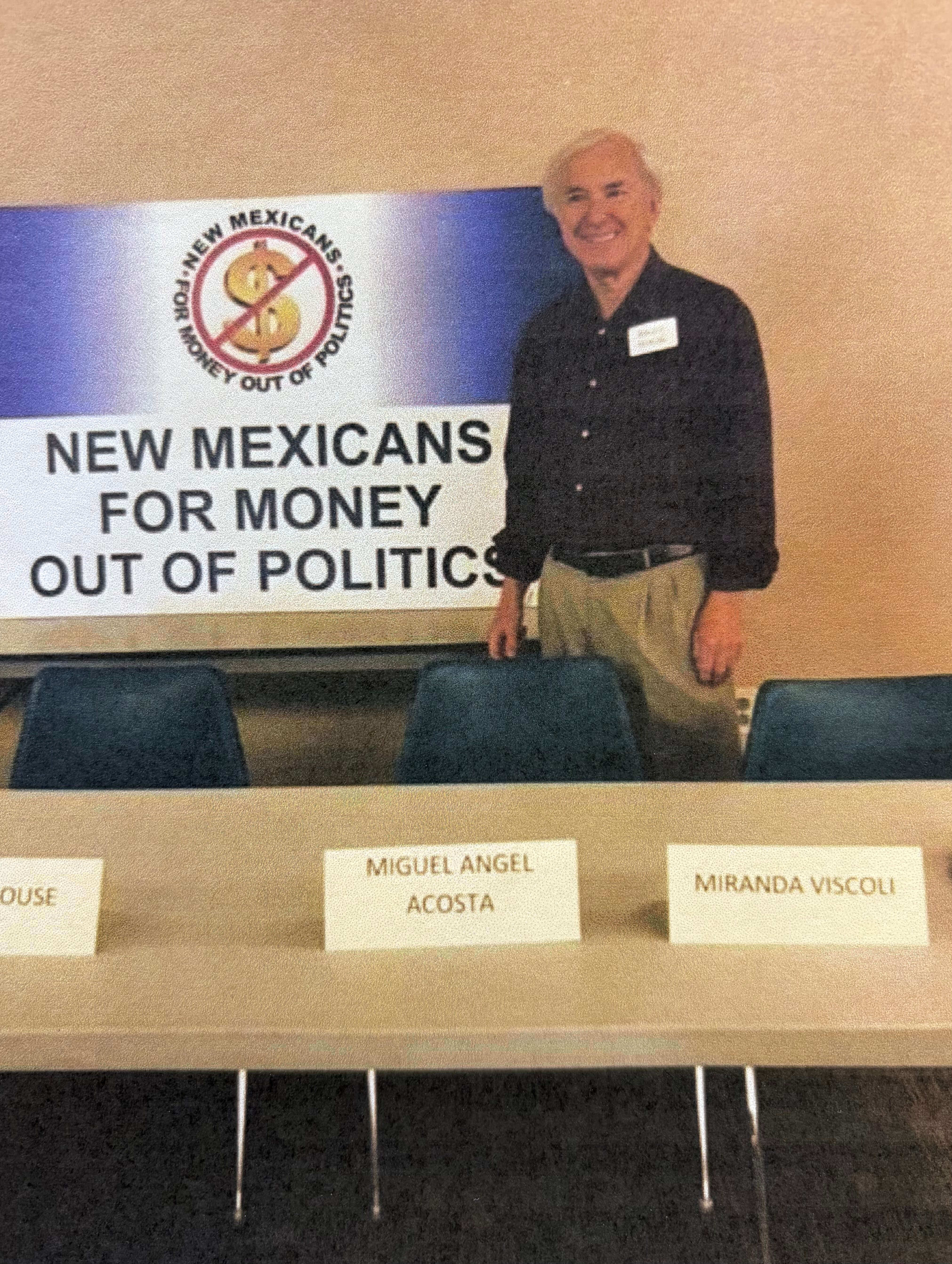 Bruce leading New Mexicans for Money Out of Politics training in Santa Fe, NM